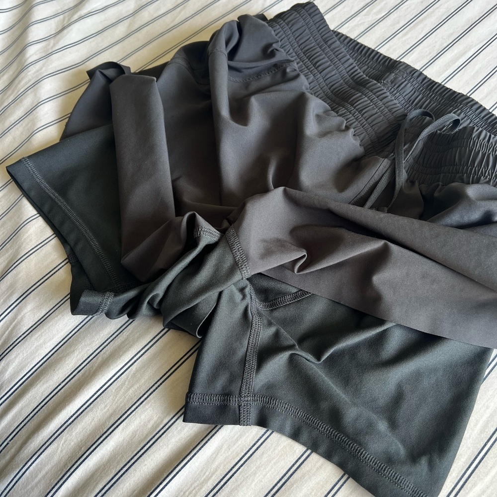 ALO Yoga Women's Athletic Black Shorts Size Medium - Picture 6 of 8